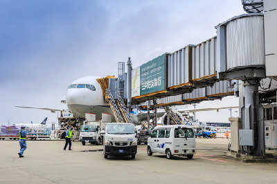 According to Glassdoor and Indeed, the average aircraft dispatcher salary is $32,000. However, the Airline Dispatcher Federation suggests the average aircraft dispatcher salary is closer to $40,000.